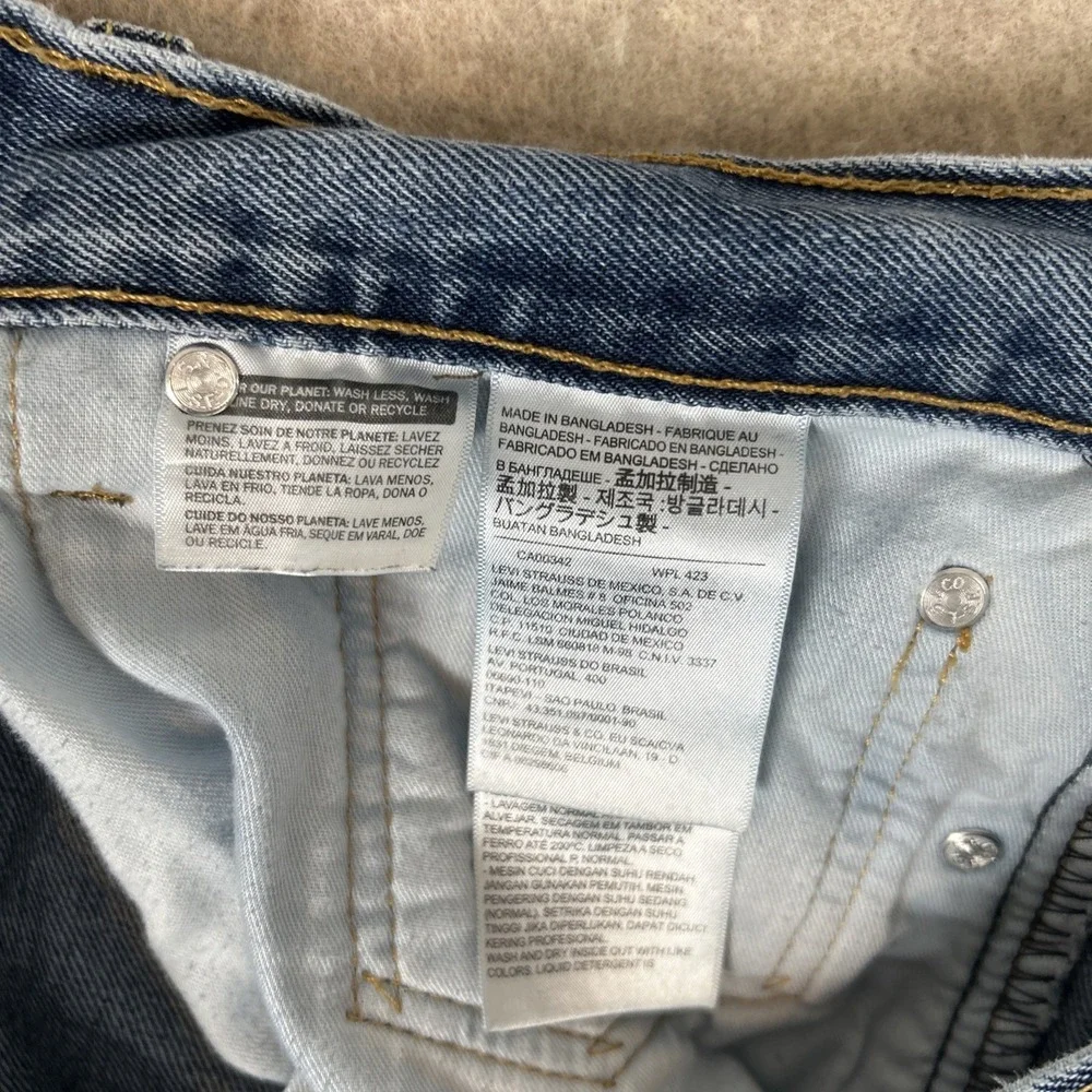 Levi's 541 men's jeans, 38 x‎ 30, straight leg, medium wash blue